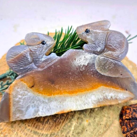 Nature Agate Slice Hand Carved Rabbit Pair On Hill 4.5" Figure - Picture 10 of 10